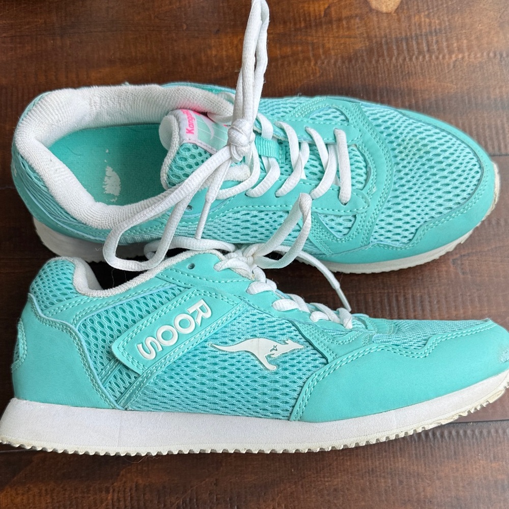 kangaROOS Women's Aqua Sneakers